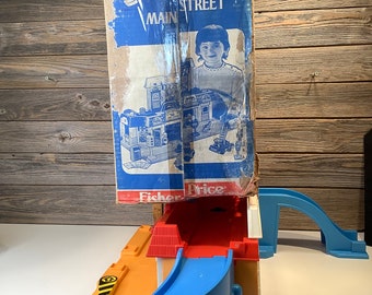 フィッシャープライス　メインストリート　1986年 Vintage Fisher Price Little People Main Street 1986 - Etsy