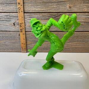 Vintage 1963 Louis Marx Nutty Mads Bull Pen Boo Boo Toy