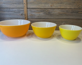 Vintage Pyrex Daisy 3 mixing bowls set 70’