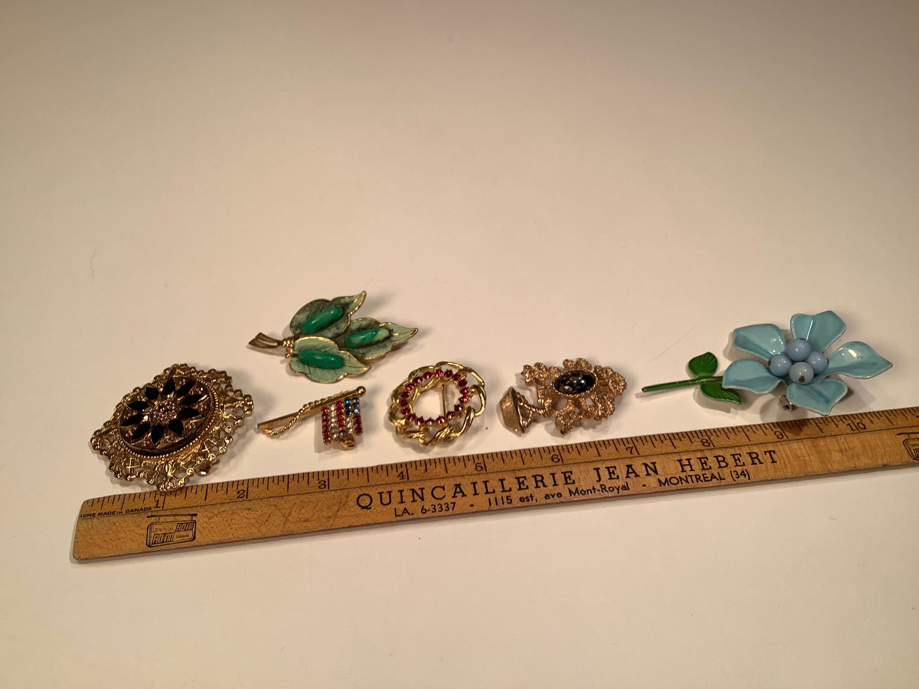 【vintage】ブローチ　まとめ売り　100点以上　大量 vintage】ブローチ まとめ売り 大量 80点 - メルカリ