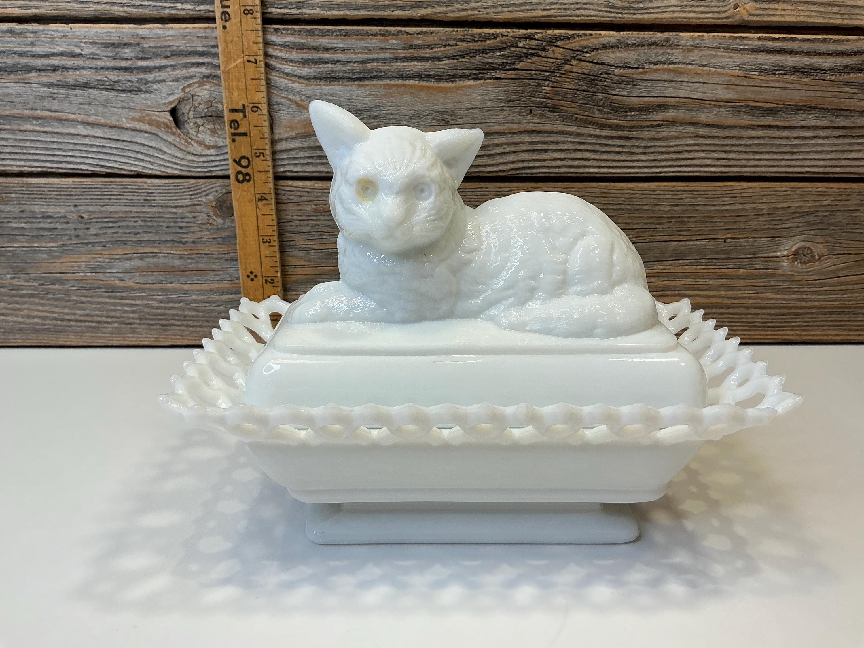 【アンティーク】猫のミルクガラスキャンディディッシュ　Cat on nest アンティーク】猫のミルクガラスキャンディディッシュ Cat on