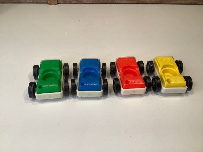 Vintage Fisher Price little people 4 coaches 70' image 2