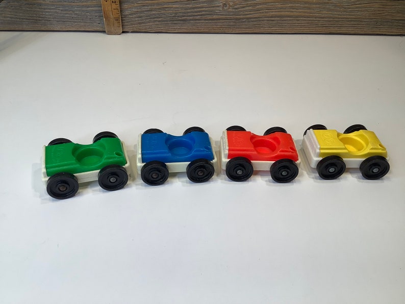 Vintage Fisher Price little people 4 coaches 70' image 3