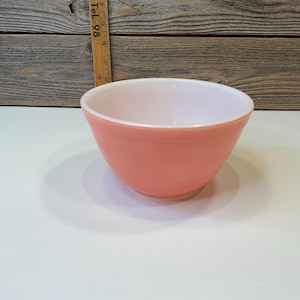 Vintage Pyrex pink mixing bowl #401