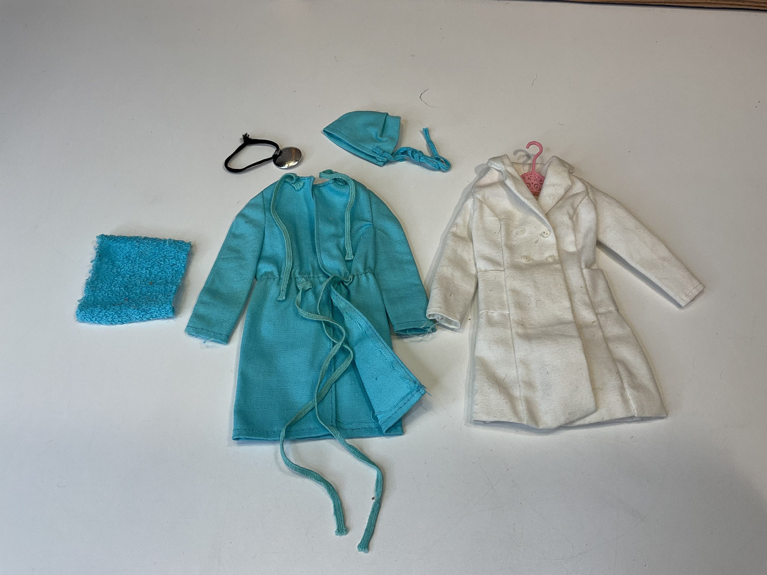 Barbie doctor sale clothes
