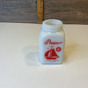 Vintage McKee glass shaker roman arch 50’