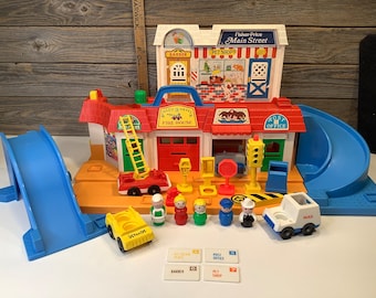 フィッシャープライス　メインストリート　1986年 Vintage Fisher Price Little People Main Street 1986 - Etsy