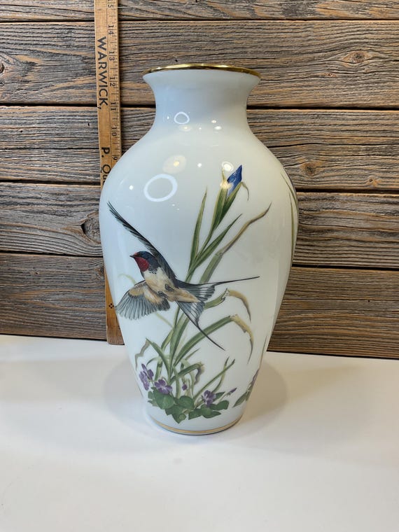 Vintage Franklin Porcelain the Meadowland Bird Vase by Basil Vintage Franklin Porcelain the Meadowland Bird Vase by Basil