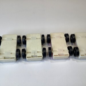 Vintage Fisher Price little people 4 coaches 70' image 5