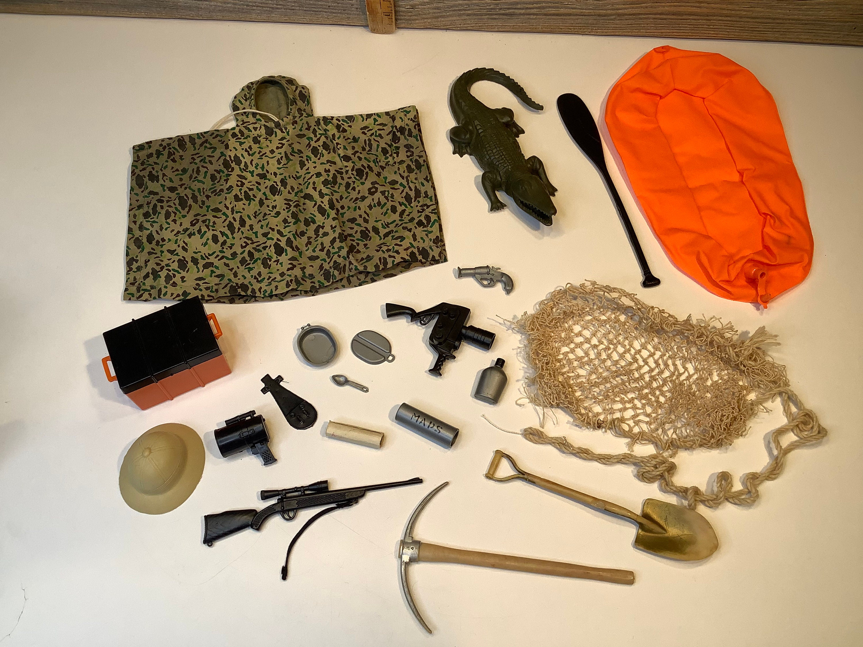 激レア　ヴィンテージG.I. Joeアストロノーツ 装備セット 70年代未開封 Vintage Hasbro GI JOE Adventure Team Sandstorm Survival Kit 70' - Etsy