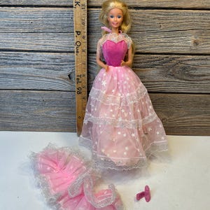 barbie pink dress glow in the dark stars Released in 1985, Dream Glow Barbie was radioactively chic with her glow -in-the-dark fashions. (Naturally, there was a Dream Glow Ken, too.) This was definitely one of Barbie's top looks in the '80s