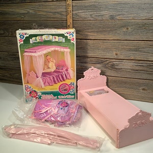 Vintage fairytail dream bed for flower princess 1983