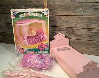 Vintage fairytail dream bed for flower princess 1983
