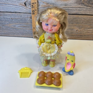 Vintage Cherry Merry Muffin doll Bitty Banana 1989