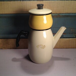 Enamelled vintage teapot image 3
