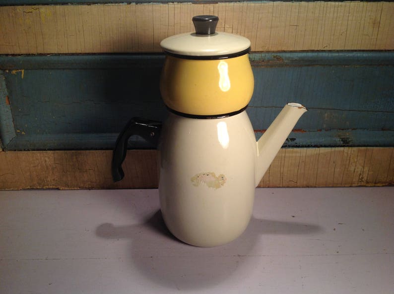 Enamelled vintage teapot image 3