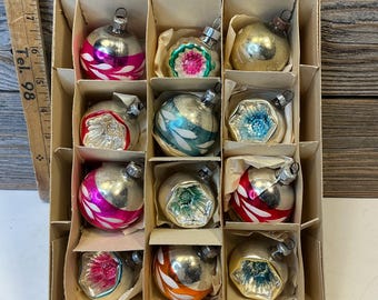 Vintage Weihnachtsbaum, 12 Ornamente, 50 Zoll