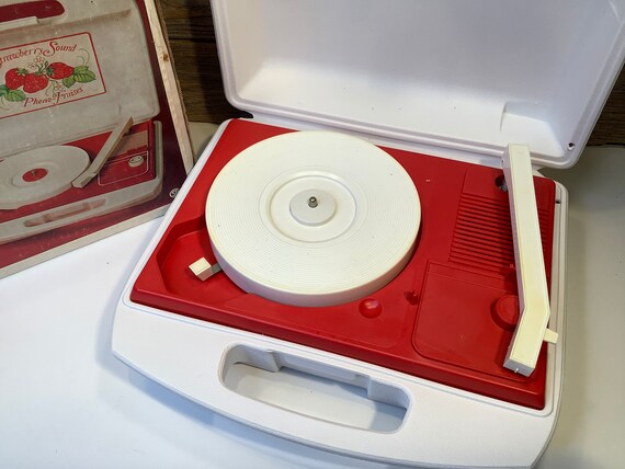 Vintage Daylin Phonograph Strawberry Sound 80' - Etsy Canada