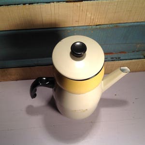 Enamelled vintage teapot image 4