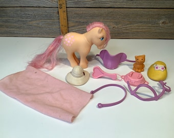 Vintage Hasbro my little pony Peachy with accessories 1982