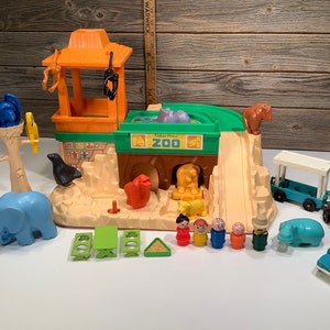 Vintage Fisher Price little people Zoo 1984