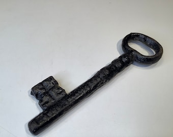 Vintage large decorative cast iron key 80'