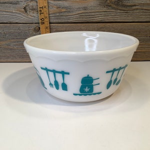 Vintage Hazel Atlas mixing bowl turquoise kitchen scalloped rim 50'
