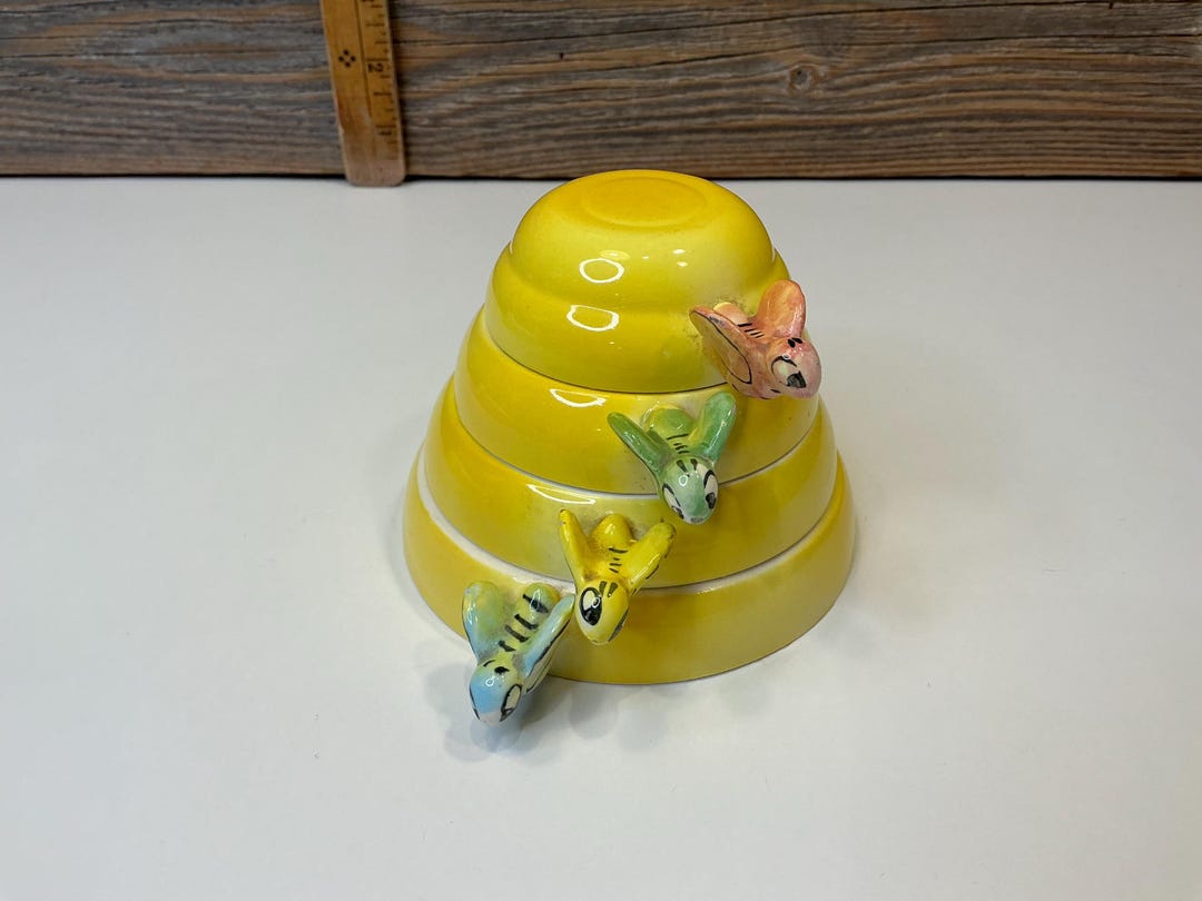 Vintage Menschik Goldman Bees Beehive Stacking Measuring Cups 60
