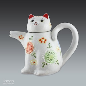 white kutani maneki neko tea pot, vintage japanese beckoning cat teapot