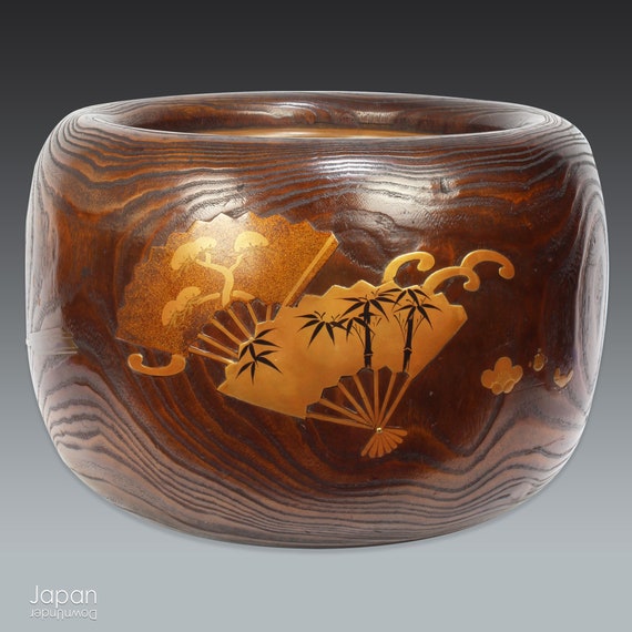 時代火鉢　火鉢　真鍮　Japanese traditional crafts Antique Japanese Kiri Wood Hibachi: Gold Maki-e Sculptural Vessel