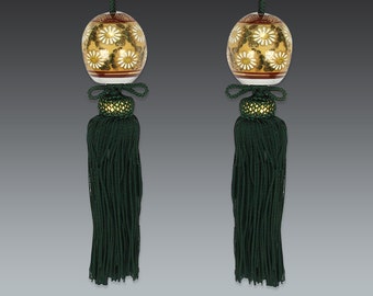 kutani hanging scroll weight, chrysanthemum scroll weights with green tassel, kutani fuchin