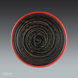 vintage Japans rond zwart lak dienblad met rode rand en gebeitelde cirkel, zokoku lakblad