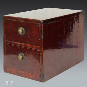 antique japanese lacquered keepsake box - small decorative storage