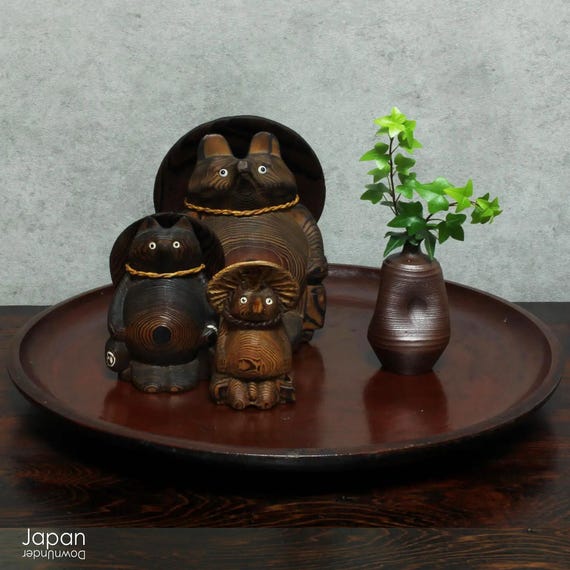 tanukiページ Vintage Japanese Wooden Tanuki Trio Folk Art Figures: Lucky Charm