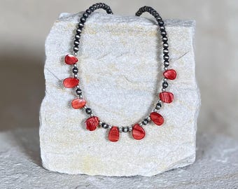 Red Spiny Oyster | Navajo-style silver necklace | 925 Sterling Silver