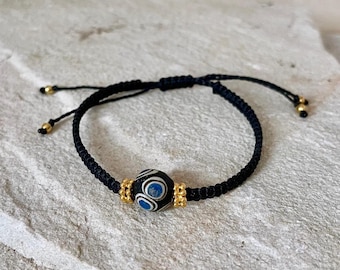 Macrame bracelet with an antique Mediterranean glass bead and gold 750 18k carat