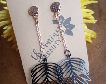 Stunning, dangling earrings with plant leaf