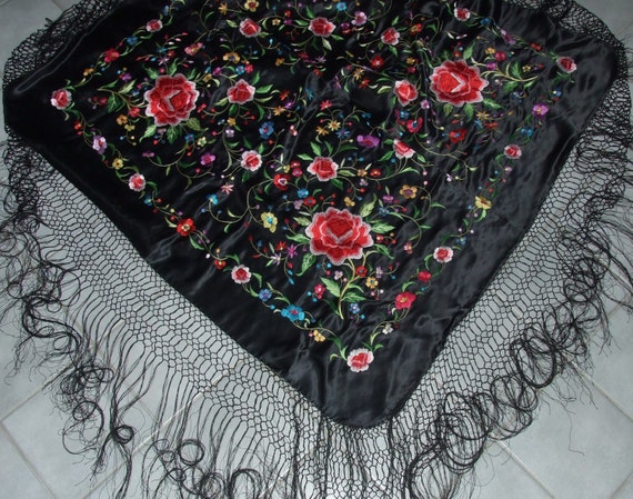 FABULOUS SCARF! Vintage Hand Embroidered Silk Flo… - image 3