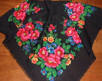 Joli folk vintage, style BABUSHKA, motif floral coloré, fond noir, doux, léger, pure laine, écharpe carrée/ châle/ châle