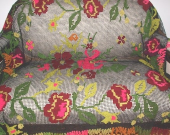 BEDOVERKAST Polish Folk! Vintage, Poolse folk, handgeborduurd bloemdessin met wollen franje bedovertrek, tafelkleed-folk handgemaakte wollen woondecoratie