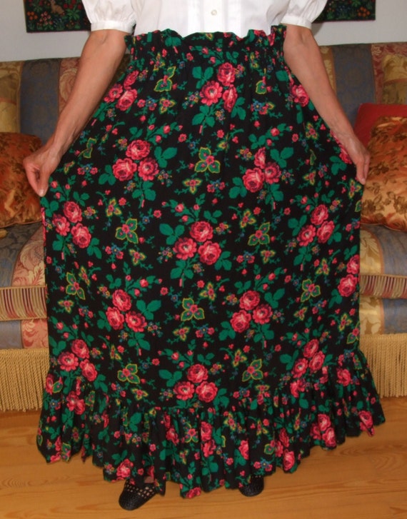FASHIONABLE Vintage Folk Dress or Skirt! Rare Fol… - image 1