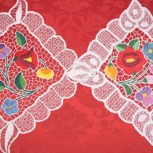 DEKORATIVE Vintage ungarische Folk Kalocsa Hand bestickt 2 Tlg. Servietten / Schöne handgemachte Folk Kalocsa Blumenmotiv Zwei Servietten - Wohnkultur