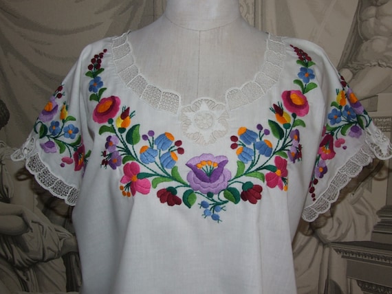 Beautiful Vintage c.90s Hungarian KALOCSA White Co