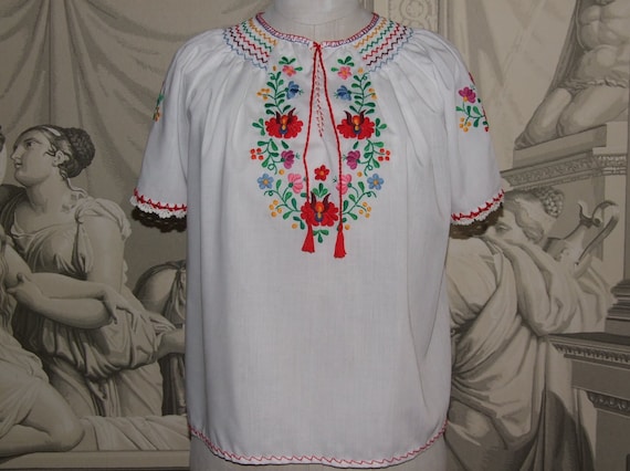 STUNNING & Fashionable! Vintage Hungarian KALOCSA