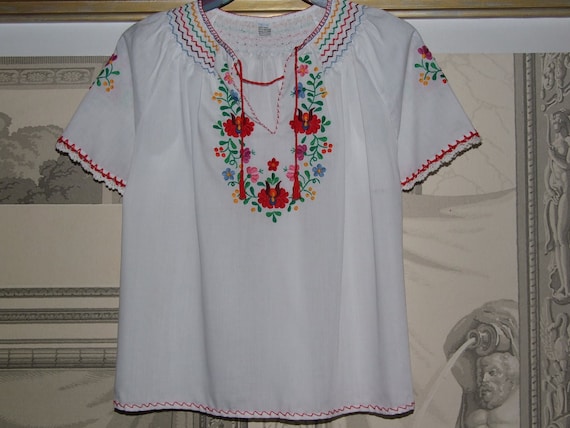 STUNNING & Fashionable! Vintage Hungarian KALOCSA