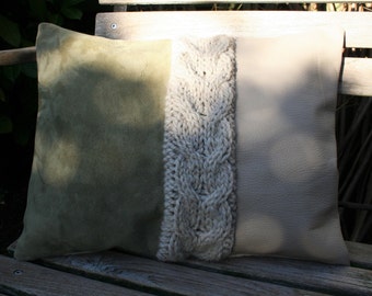 Decoratieve pillowcover, lederen/suede met gebreide wollen kabel, lederen/suede/wollen kussen