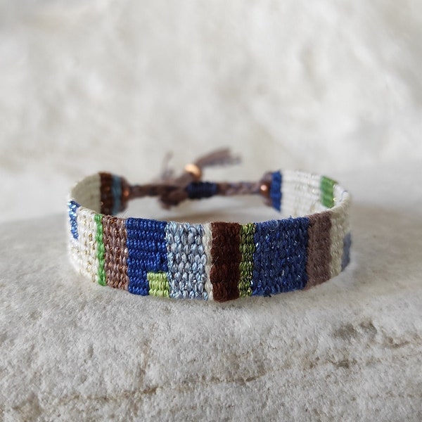 Bracelet tissé main scintillant - Bracelet en fibres - Soie, coton et lin - Mini bracelet tapisserie - Couleurs de la Grèce - Bracelet slow fashion