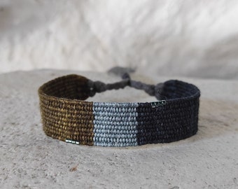 Bracelet tissé à la main avec des perles Miyuki - Fibres naturelles de soie et de lin - Noir, bleu aqua et marron - Mini tissage - Bracelet tissé minimaliste