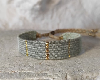 Handgewebtes Armband - Salbei, Minze und Gold - Faser Armband mit Leinen, Hanf und Messing Perlen - Gewebtes Minimalistisches Armband - Mini gewebt