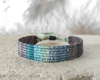 Handgewebtes Armband in Aqua Shades mit feinem Funkeln - Faser Armband - Seide und Leinen - Gewebtes Minimalistisches Armband - Textilschmuck